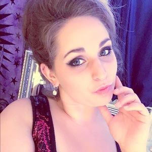 Meet your Posher, Beckey